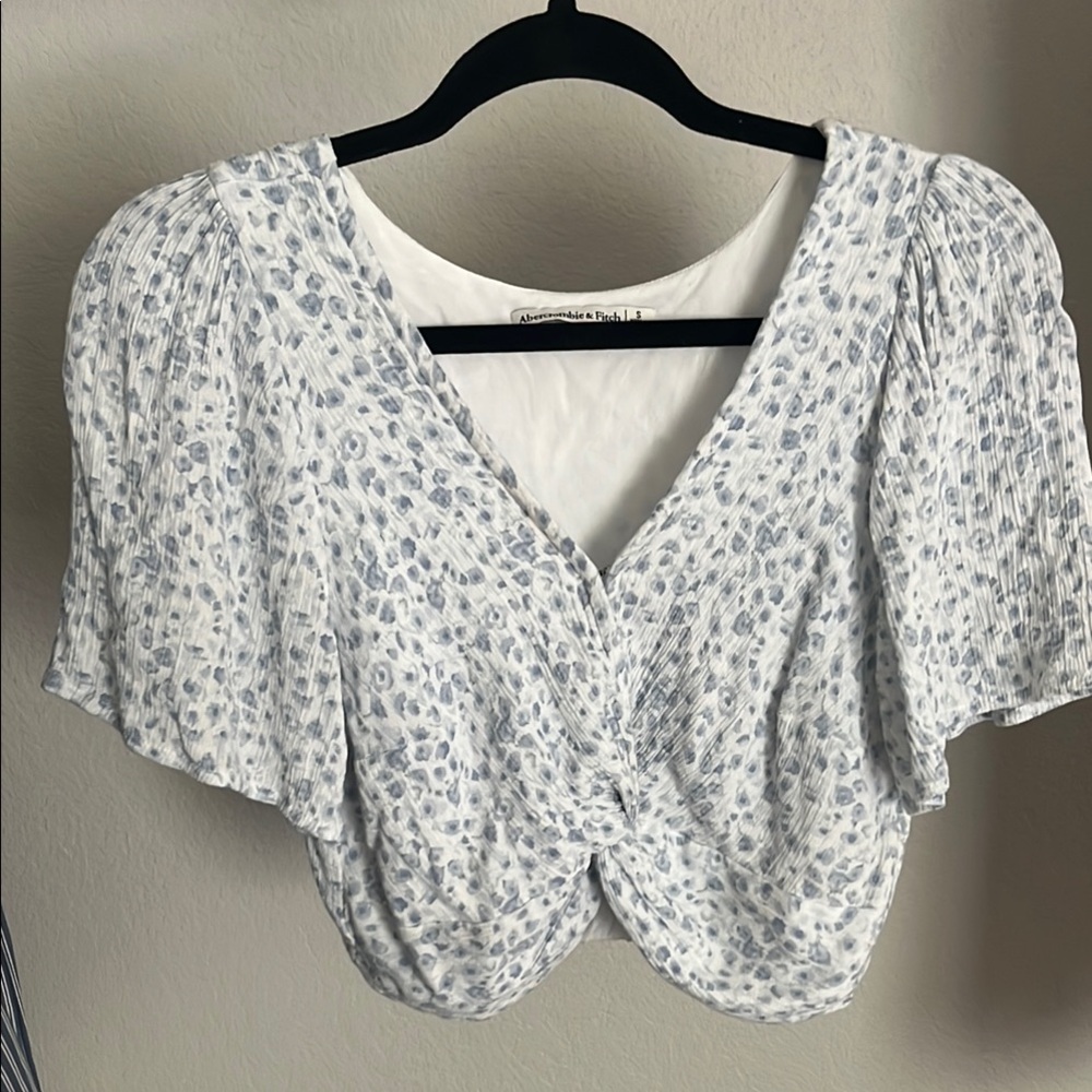 Abercrombie & Fitch Blue Floral Flutter Sleeve Crop Blouse
